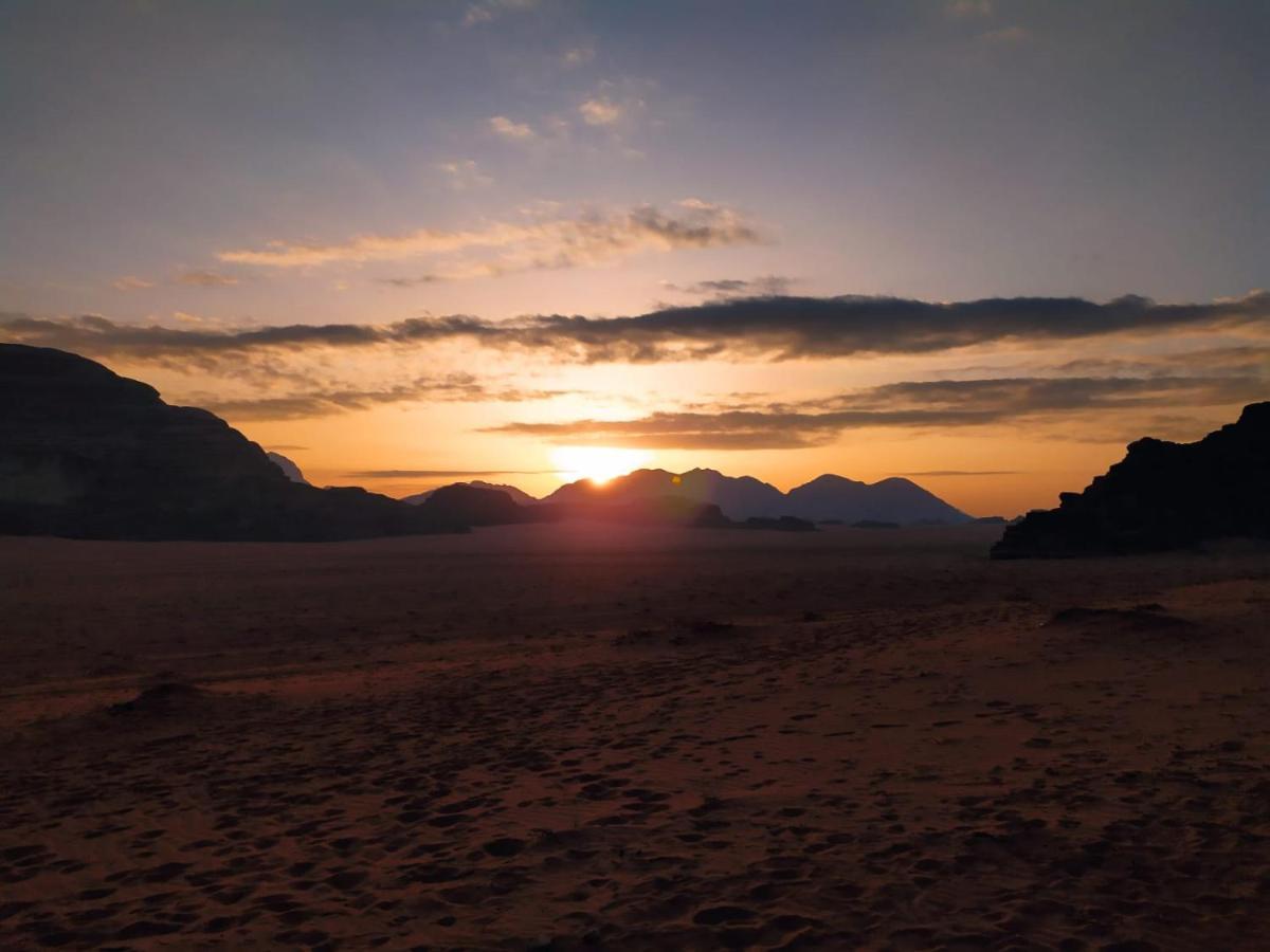 Hotel Omar Ghazi Camp Wadi Rum Exterior foto