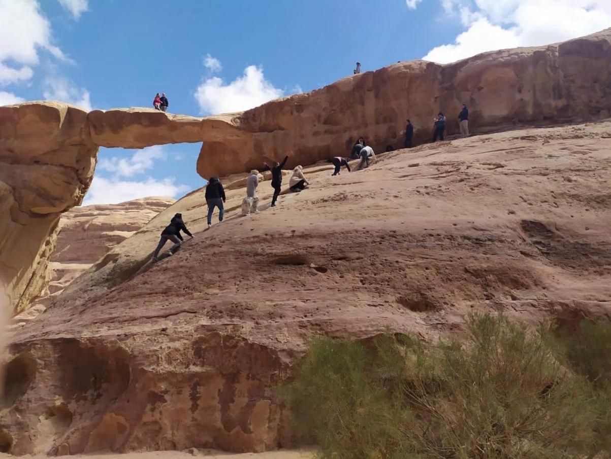 Hotel Omar Ghazi Camp Wadi Rum Exterior foto
