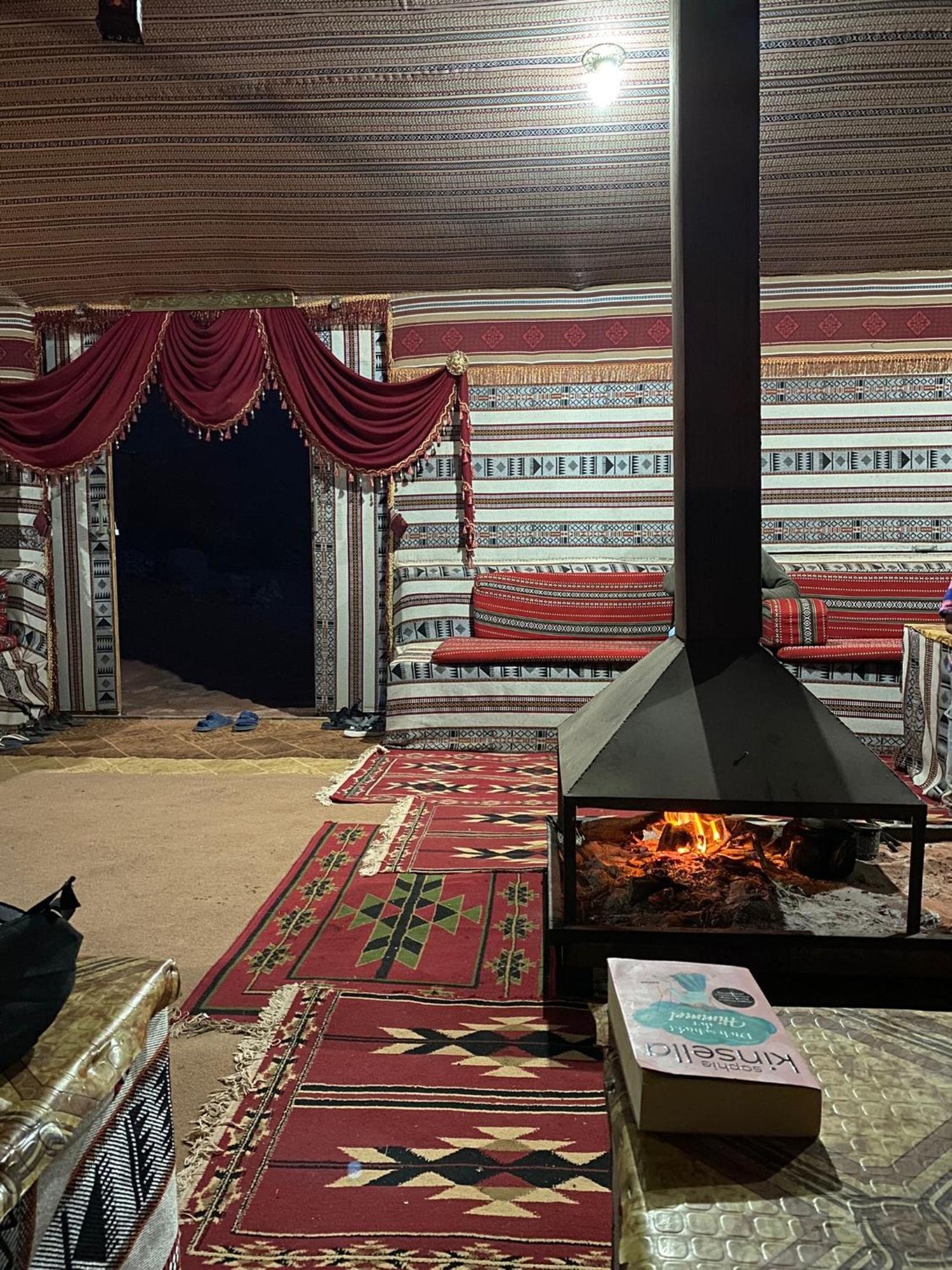 Hotel Omar Ghazi Camp Wadi Rum Exterior foto