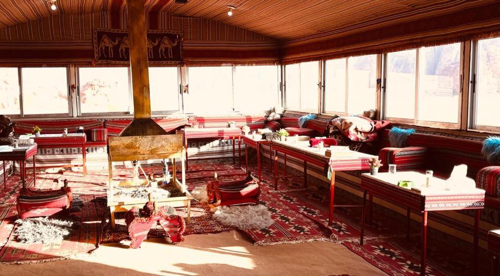 Hotel Omar Ghazi Camp Wadi Rum Exterior foto